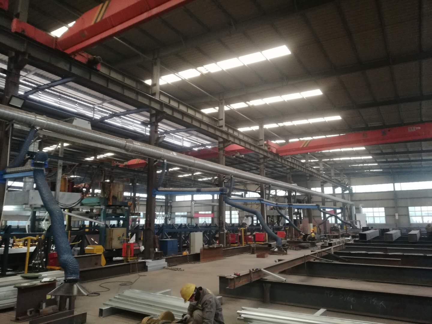 车间多工位焊烟除尘(图1) 车间多工位焊烟除尘(图1)